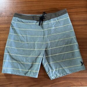 NWT Men’s Hurley Board Shorts 20” Length Green Stripe Swim Trunks Size 34